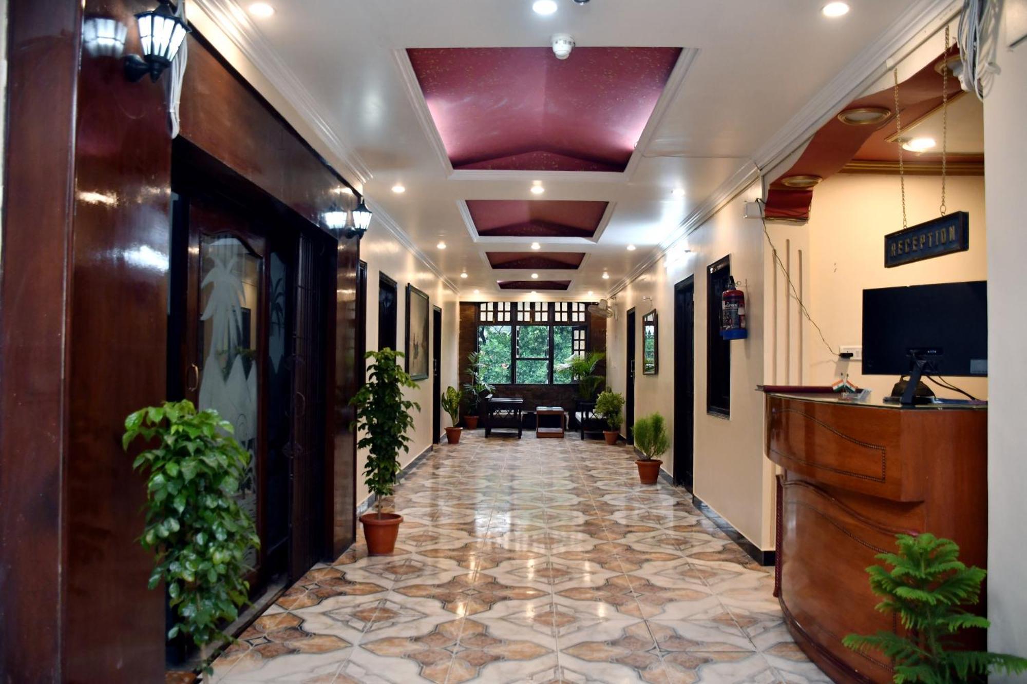 Hotel Riz Váránaszi Kültér fotó