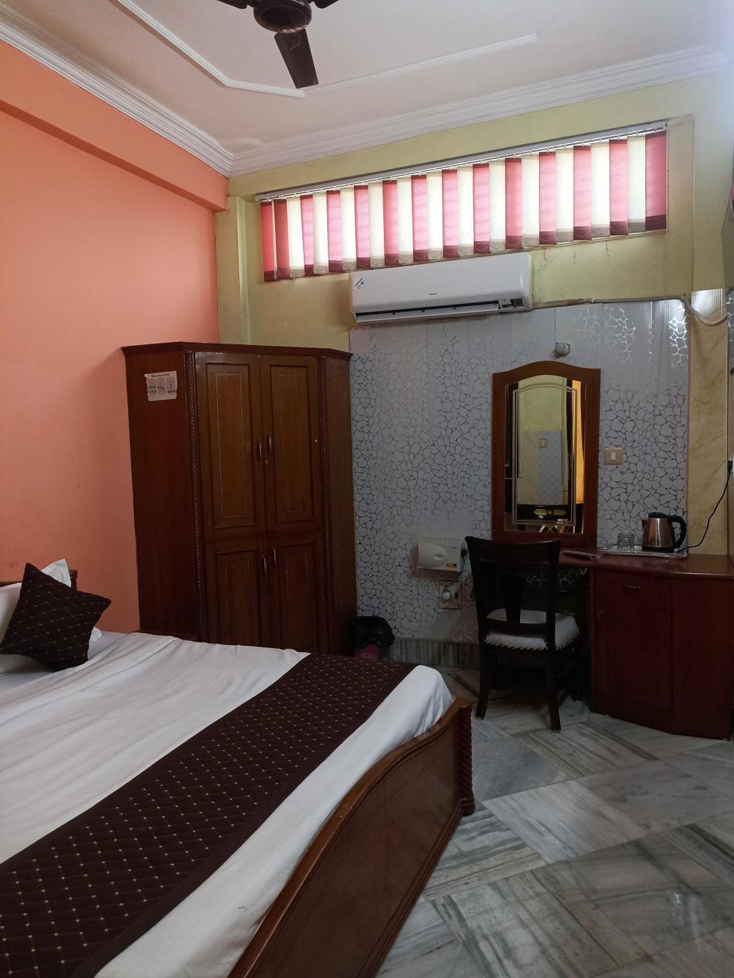 Hotel Riz Váránaszi Kültér fotó