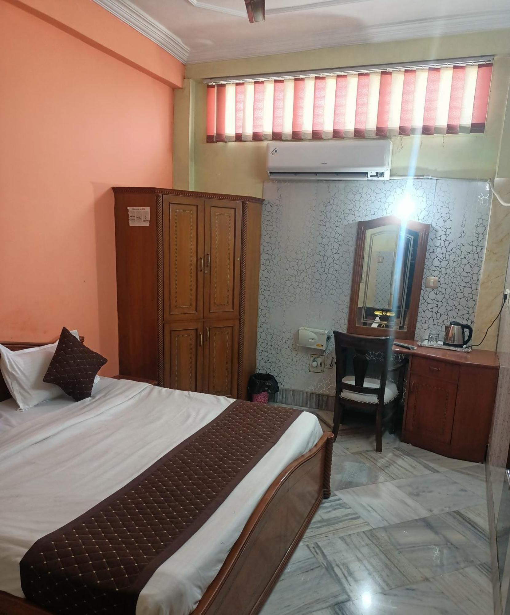 Hotel Riz Váránaszi Kültér fotó