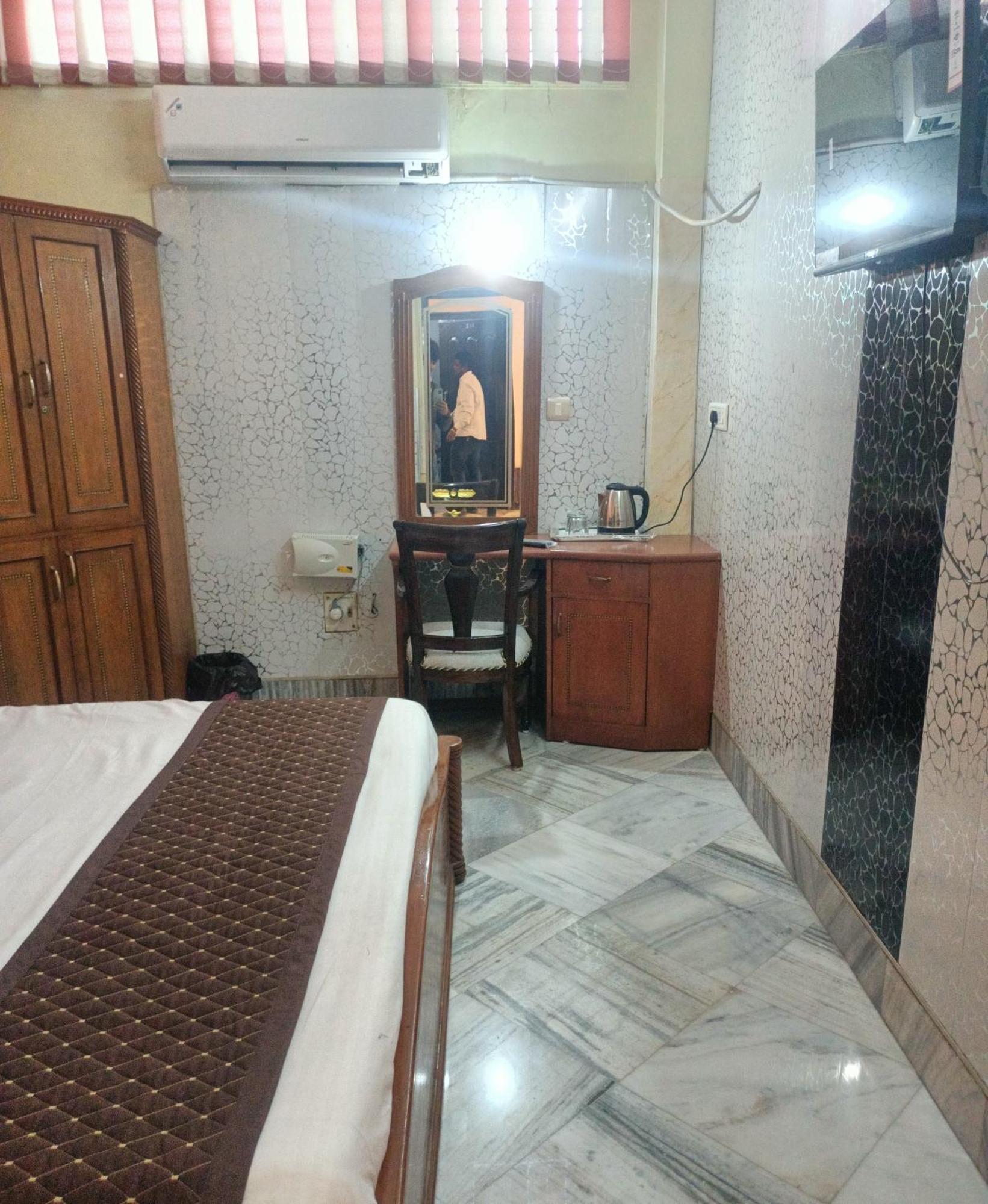 Hotel Riz Váránaszi Kültér fotó