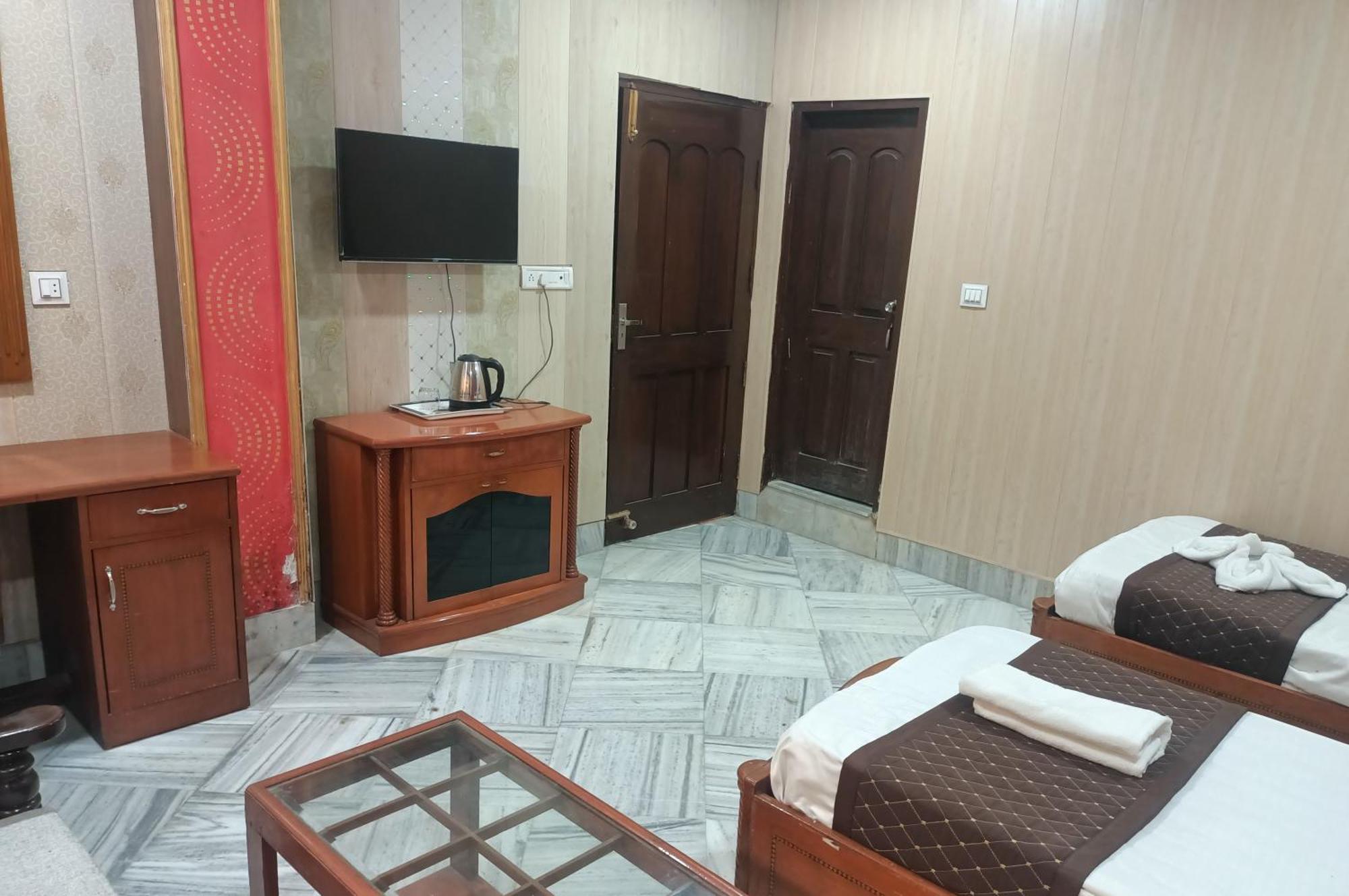 Hotel Riz Váránaszi Kültér fotó
